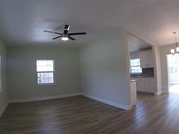4th image of 912 Carlson Dr