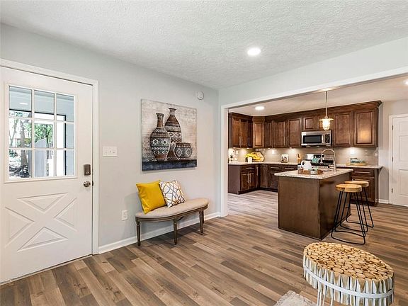 3rd image of 3111 Skyview Ln