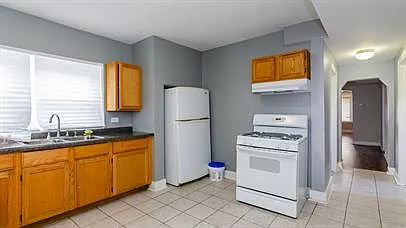 10645 S May St — Photo 5