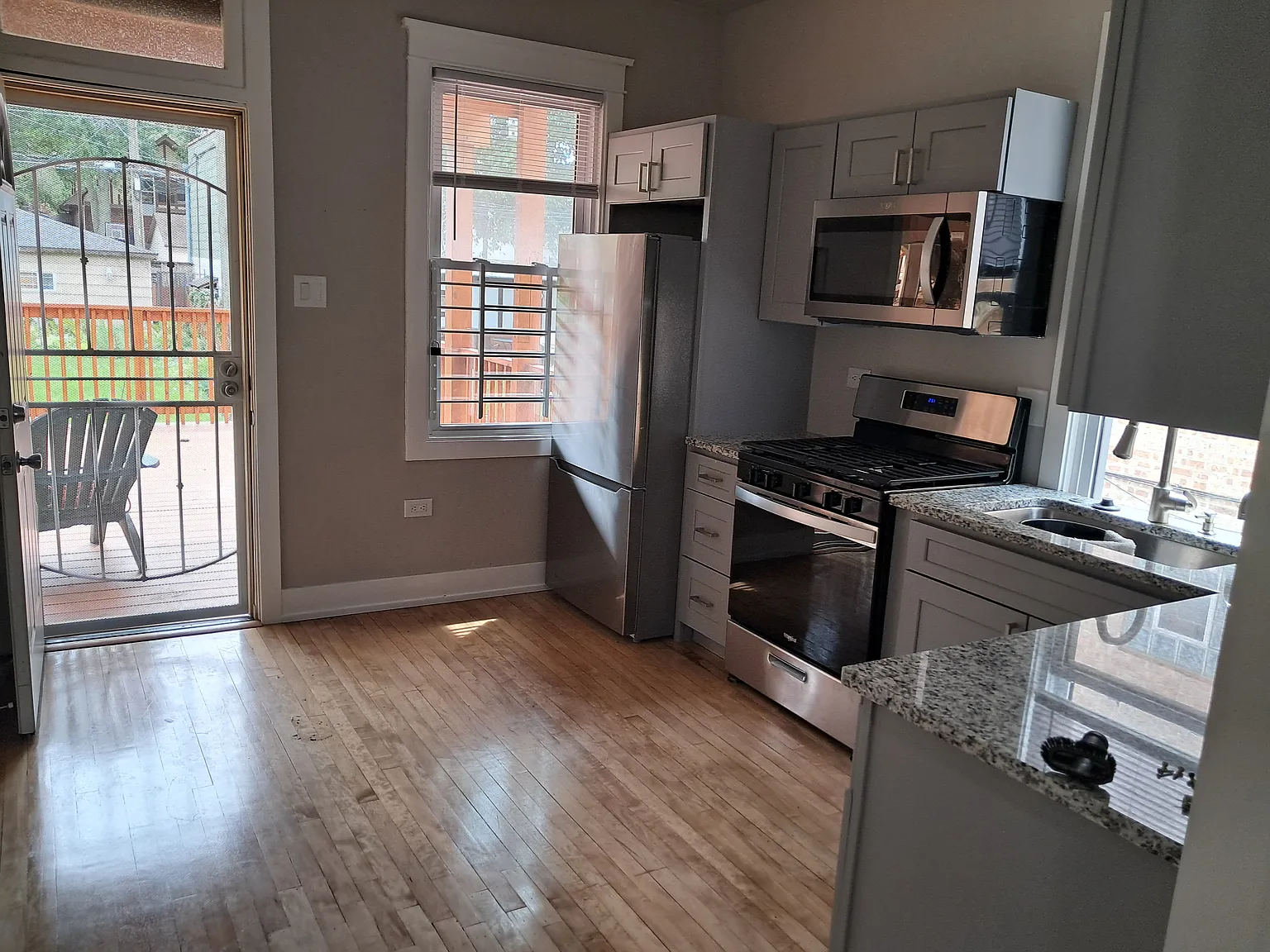 2221 W Touhy Ave — Photo 4