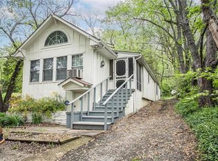2106 Hillside Dr, Oak Grove, MO 64075