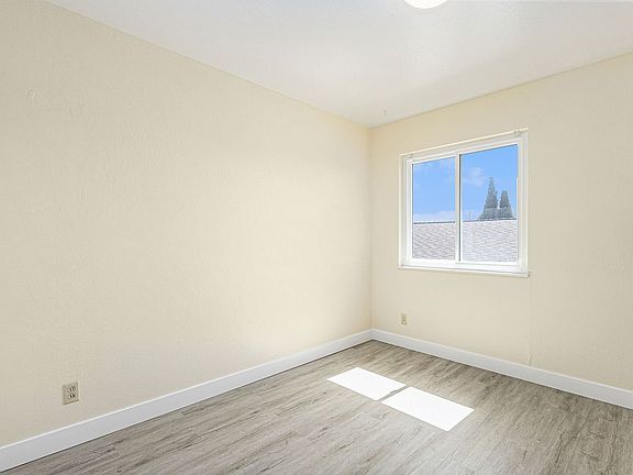 4th image of 1520 166th Ave