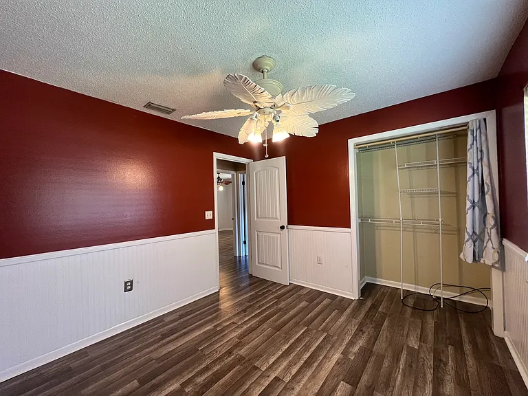 630 Queens Cir — Photo 23