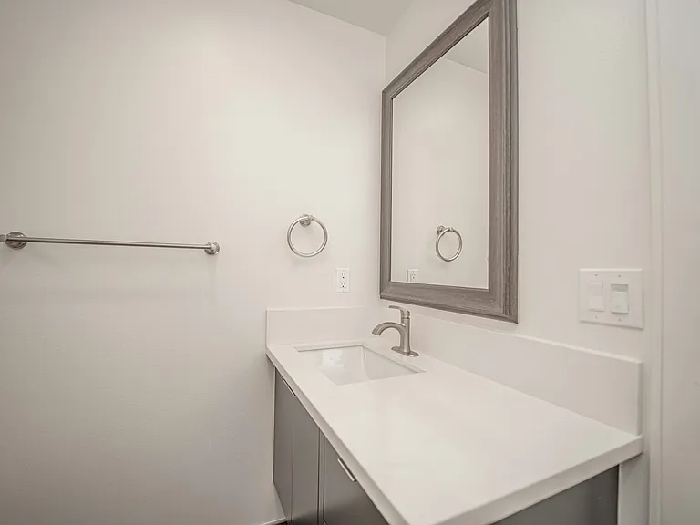 1321 Bates Ave #1323 — Photo 19