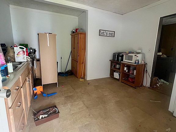 3rd image of 106 Anderson St