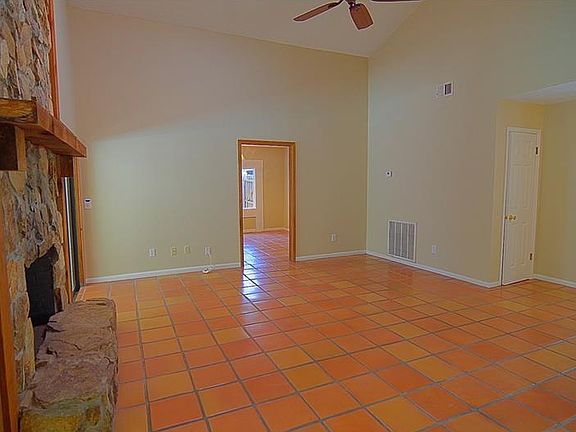 5th image of 3127 Reseda Ct