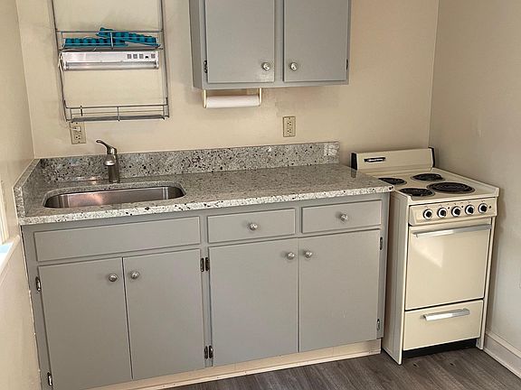 3rd image of 267 Campbell St #B