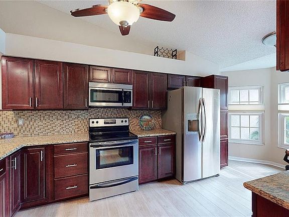 4th image of 2996 Brookfield Ln