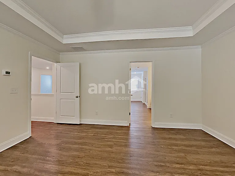 124 Lindridge Dr — Photo 12