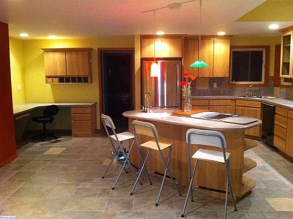 3rd image of 339 Sierra St
