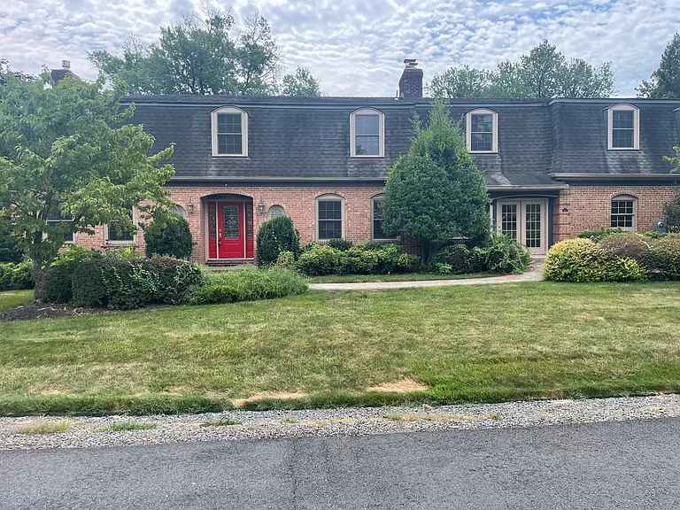 1211 Vinita Ln — Photo 1