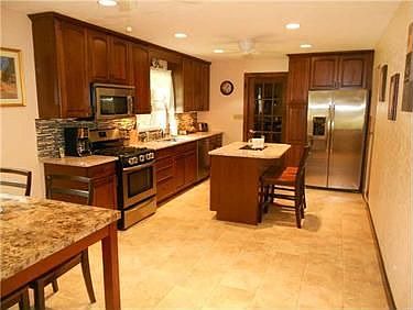 4th image of 237 Greenwood Dr
