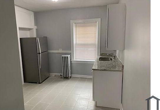 2nd image of 6754 S Crandon Ave #1