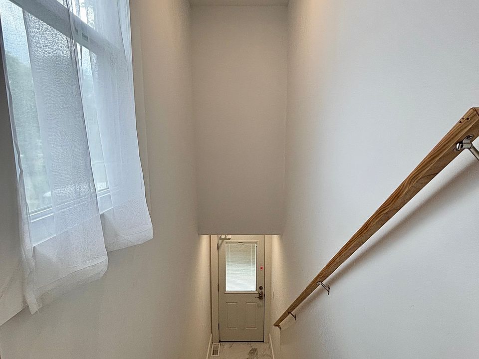 1st image of 130 Woodlawn Ave Floor 2