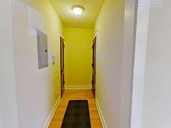 5th image of 409 Beloit Ave #2L