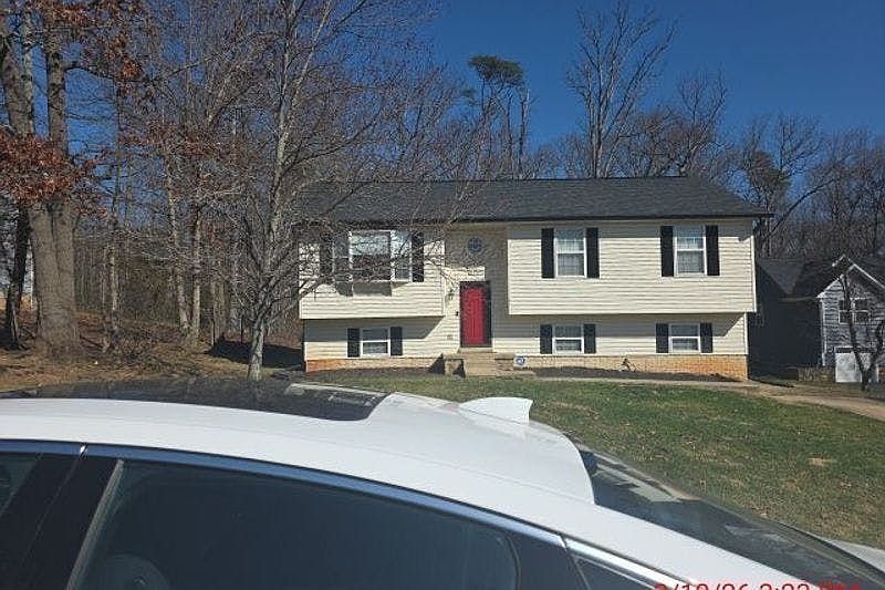 1st image of 5711 Lincoln Ave