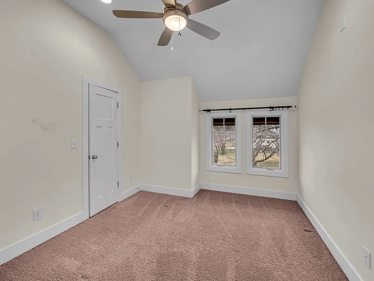 921 Hillview Hts — Photo 20