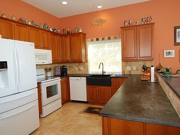 4th image of 3206 Village Ln