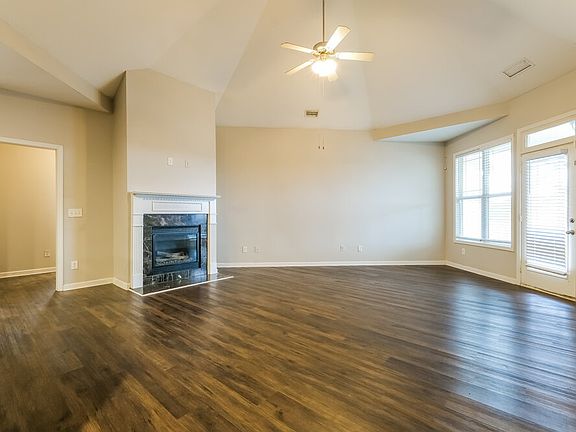 4th image of 2982 Dungeness Dr