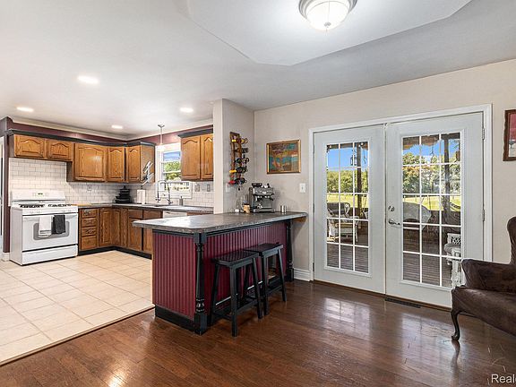 5th image of 5085 Curtis Rd