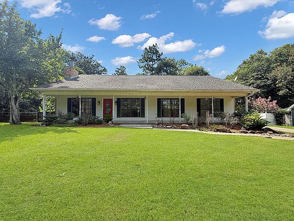 2nd image of 726 W Lakeshore Dr