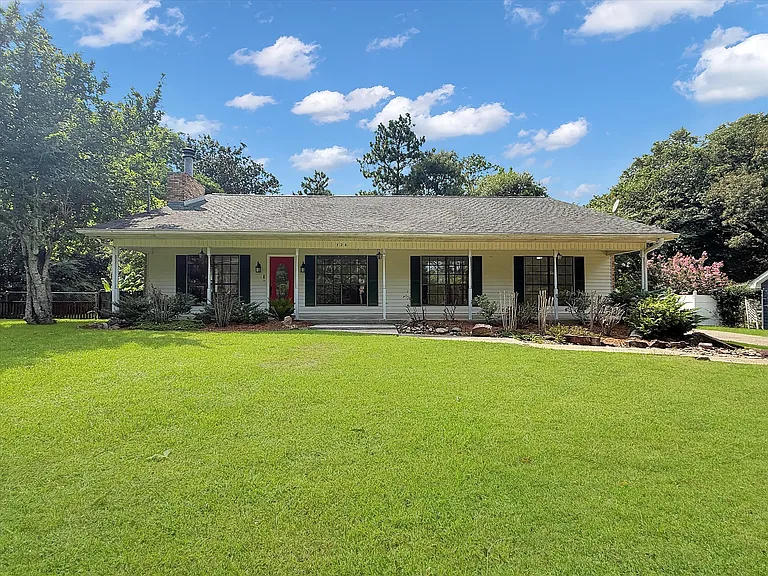 726 W Lakeshore Dr — Photo 2