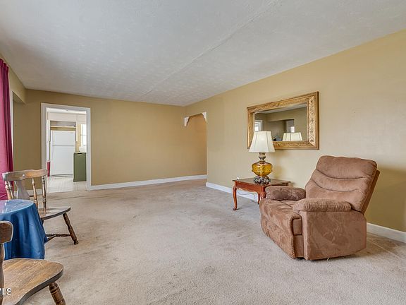 4th image of 1552 Kenmore Dr