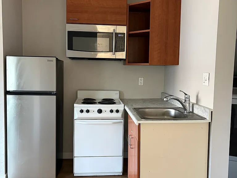 1611 1st St S #2 — Photo 3