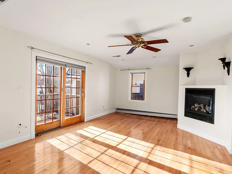 485 E 6th St #2 — Photo 9