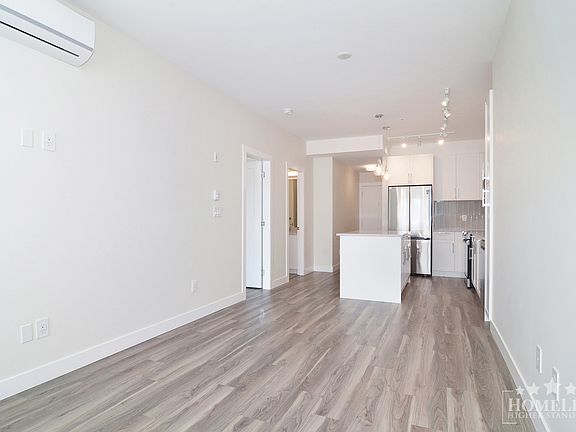 4th image of 20356 72b Ave #219