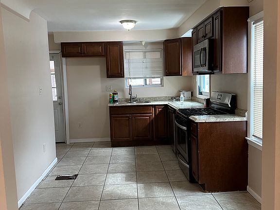 4th image of 4810 Ternes St