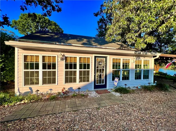 142 Circle Dr, Deltaville, VA 23043