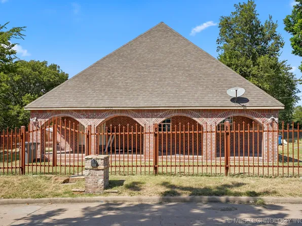 2733 E Ute St, Tulsa, OK 74110