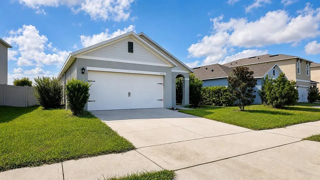 3 bed, 2.0 bath, 1529 sqft, $2,100 — Photo 2