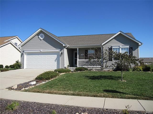 1st image of 824 Moorland Cir