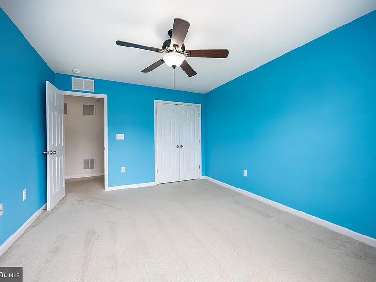 253 Fairfield Cir W — Photo 32