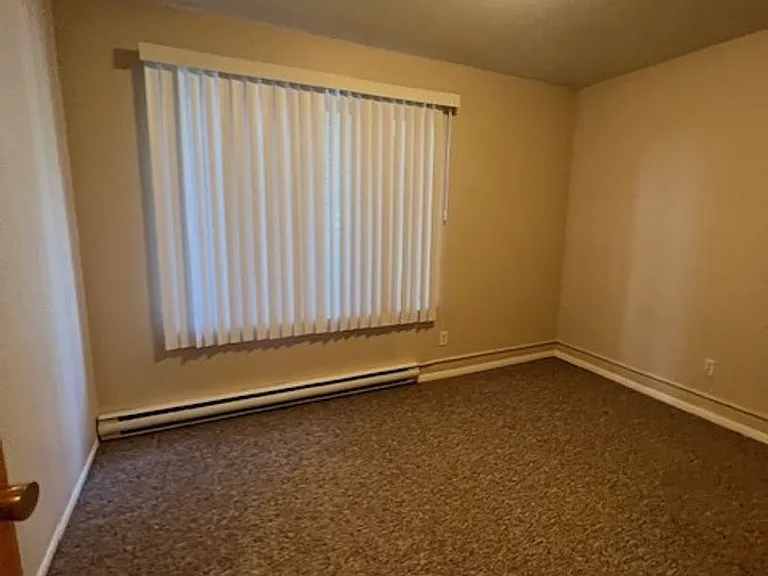 913 Dewey Ave — Photo 6