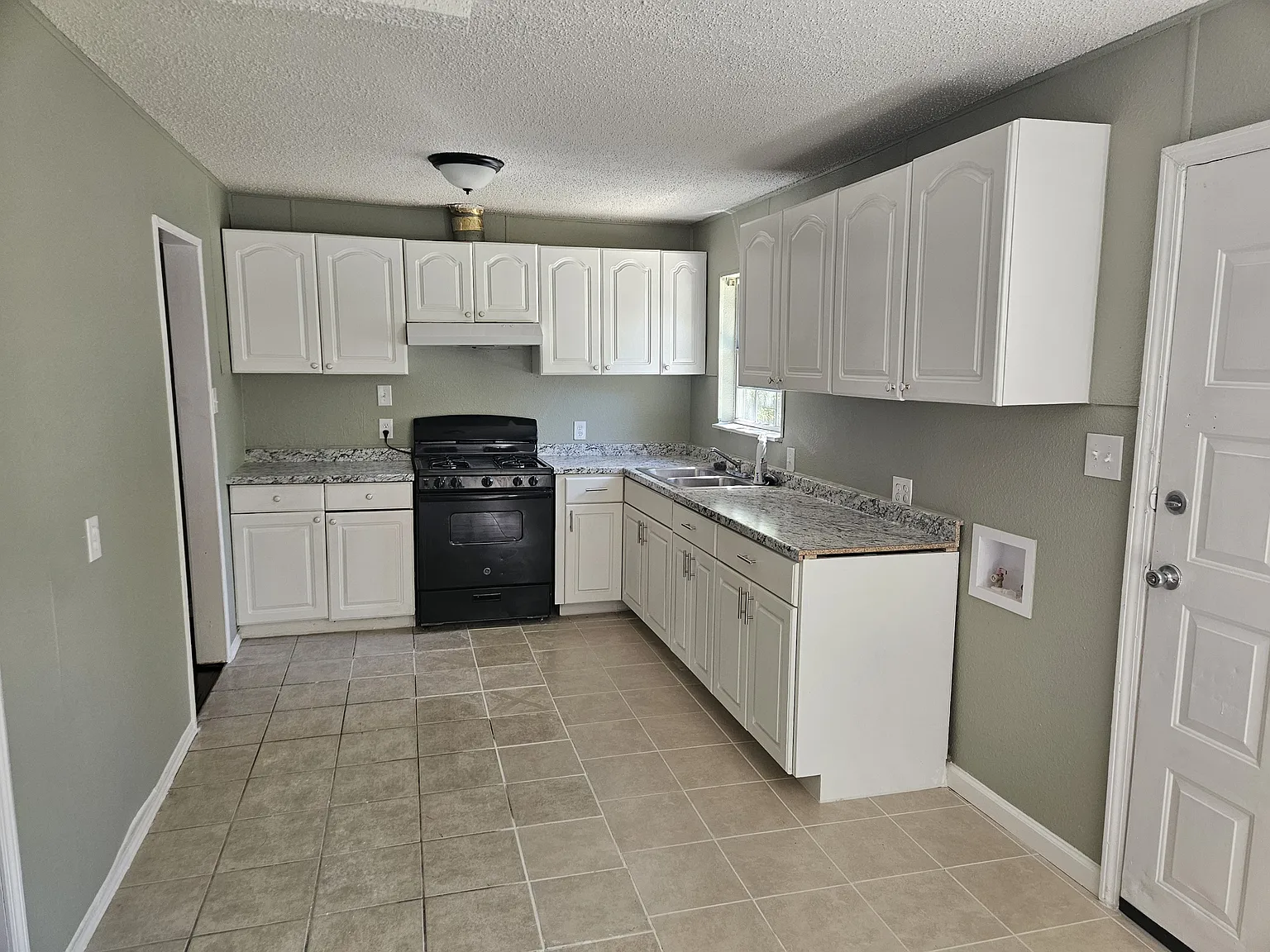 2526 Blaydon Dr — Photo 3