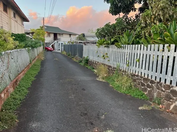 94-355 Paiwa St, Waipahu, HI 96797