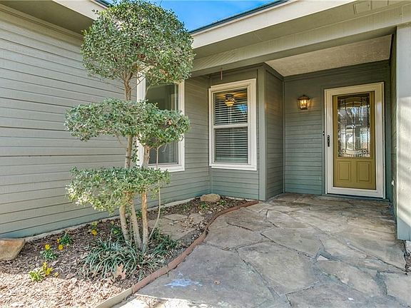 4th image of 2221 Shady Grove Dr