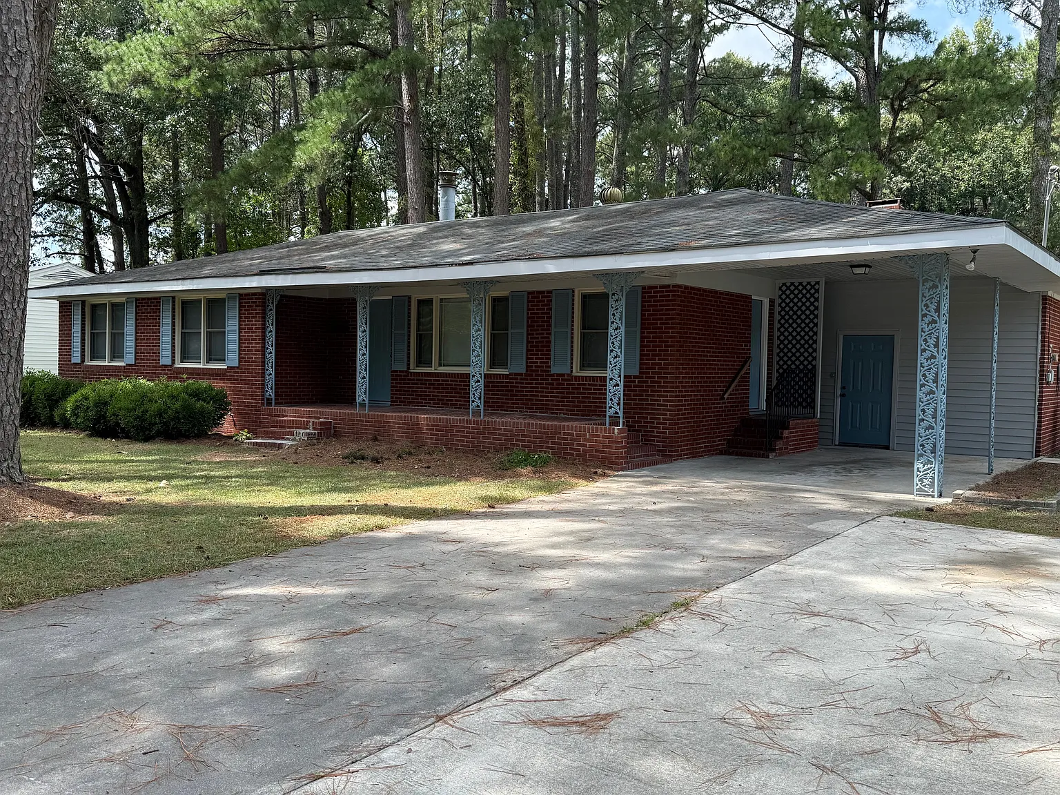 3 bed, 1350 sqft, $1,600 — Photo 1