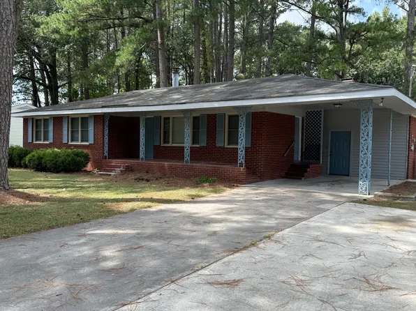 3514 S Pitt St, Farmville, NC 27828