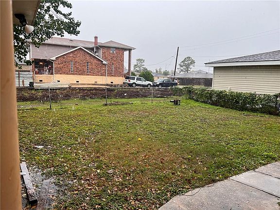 5th image of 4860-62 Camelia St