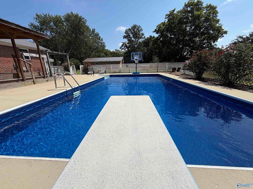 1st image of 315 Circle Dr