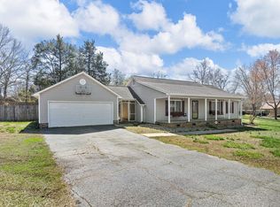 105 Parris Ridge Dr, Boiling Springs, SC 29316