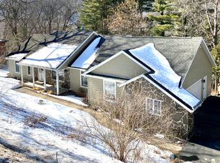 N2111 Wedgewood Dr E, La Crosse, WI 54601