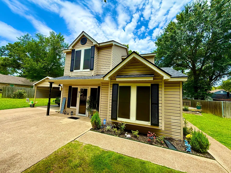 215 Loyola Dr