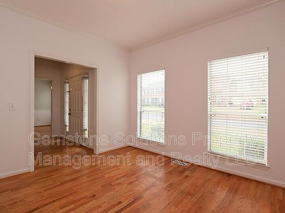 3rd image of 125 Golden Meadow Ln