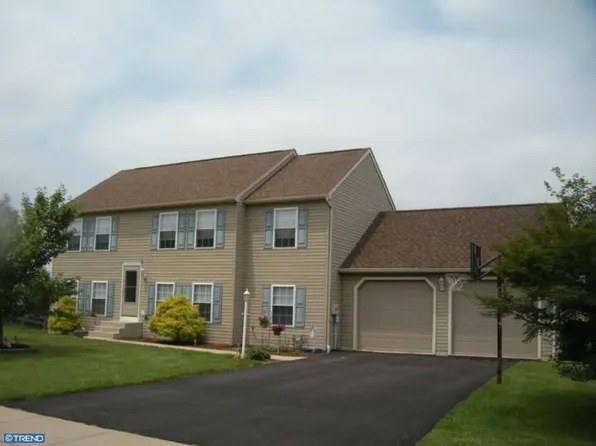 805 W 8th Ave, Parkesburg, PA 19365