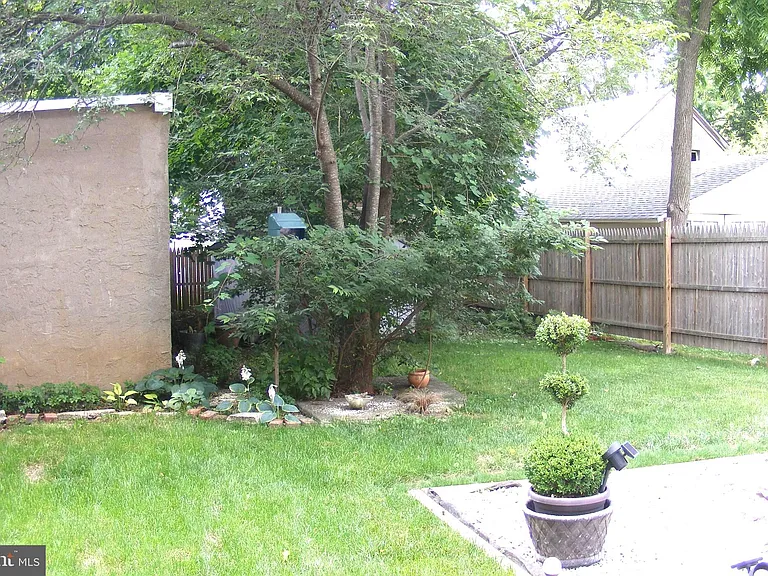 316 Locust Ave — Photo 37